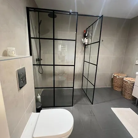 Large Close To Ons Appartement Madla