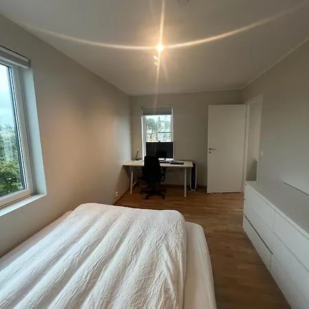 Large Close To Ons * Madla