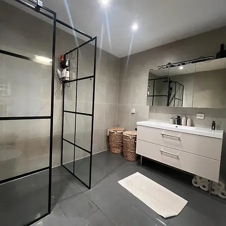 Large Close To Ons Appartement